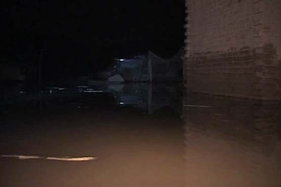 Lahore: Breach in canal inundates locality in Thokar Niaz Beg