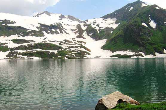  First snowfall of season in Kaghan, Naran