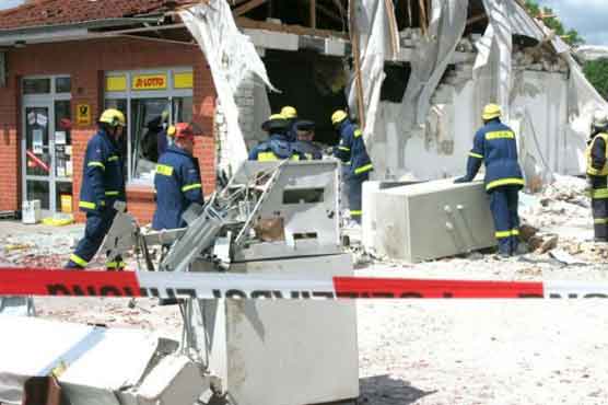   Robbers blow up bank by overuse of explosives 