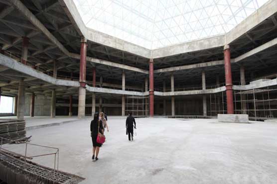 Photos of enormous NKorea hotel show bare lobby
