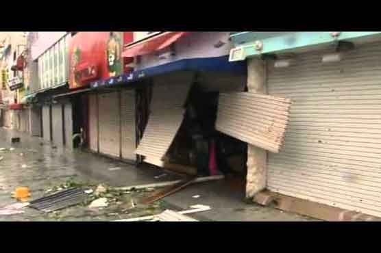 Typhoon lashes southern Japan, approaches Tokyo 