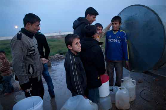 Syrian IDPs eating herbs, drinking drain water