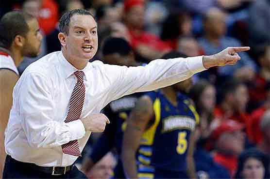 College basketball coach fired after gay slur 