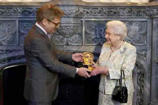 Britain's "Bond girl" queen wins honorary film award