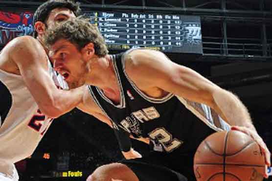 Spurs edge Hawks, back top of NBA West 