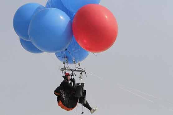 Daredevil floats 4 miles with helium balloons 