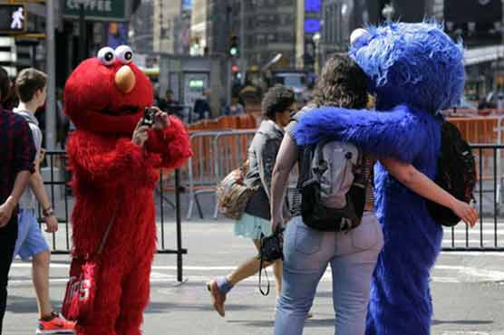 Cookie Monster, Elmo get in Times Square trouble