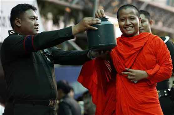 Luck of the draw for Thai army recruits