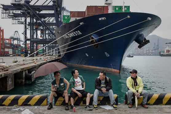 Hong Kong port workers continue strike