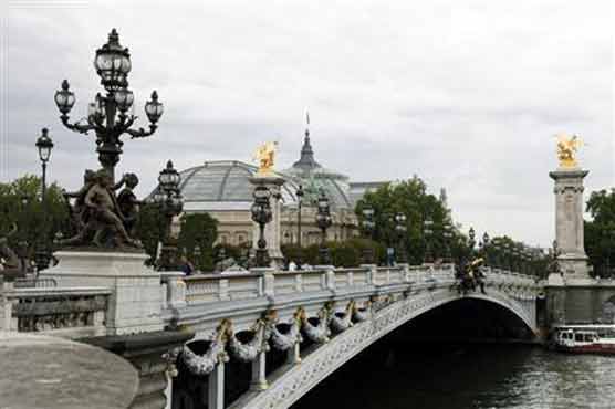 Brazen theft from Parisian bridge baffles city