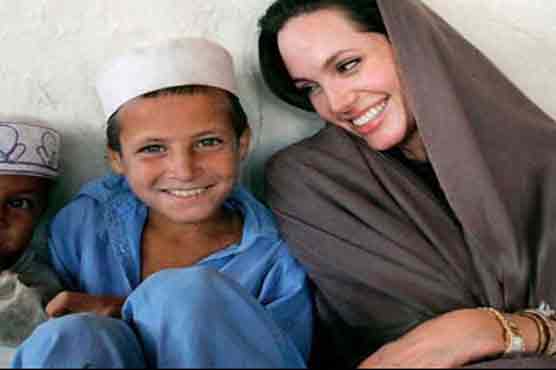 Angelina Jolie, beautiful stranger behind Afghan school 