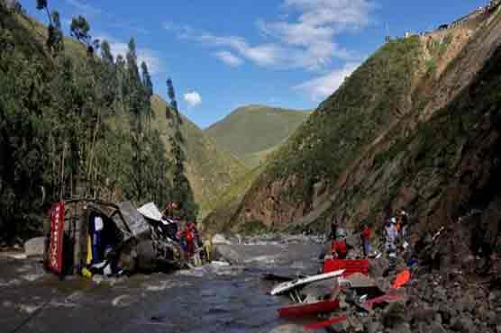 33 die as bus crashes in Peru 