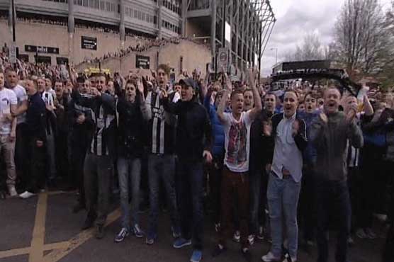 Soccer fans clash in Britain; 3 officers injured