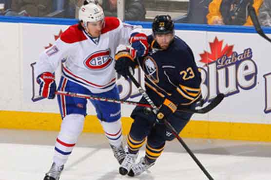 Blackhawks win 5th straight to lead NHL 