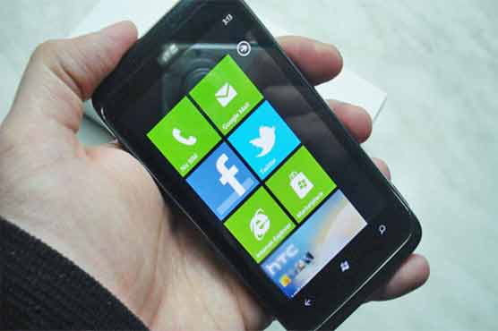 Judge holds self in contempt for his smartphone