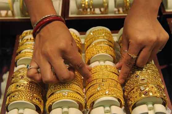 Gold claws back losses after biggest fall in 30 years