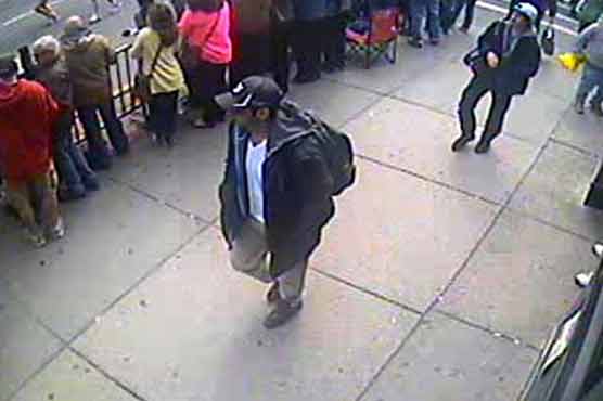 FBI issues photos of 2 suspects in Boston bombing