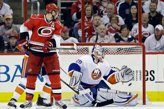 Islanders lose to Hurricanes, but make playoffs 