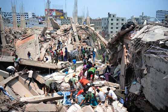 Bangladesh building collapse kills 82, traps others 