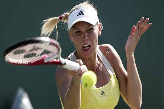 Wozniacki loses in 1st round of Porsche GP