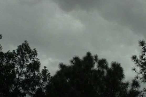 Lahore: Dust storm, rain bring mercury down