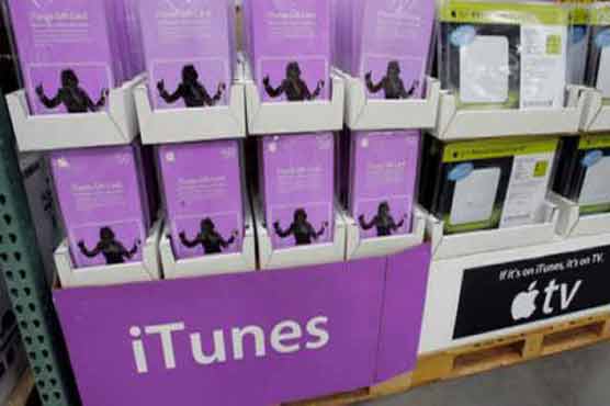 iTunes celebrates a decade, faces new challenges 