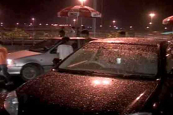 Lahore: Rain turns weather pleasant