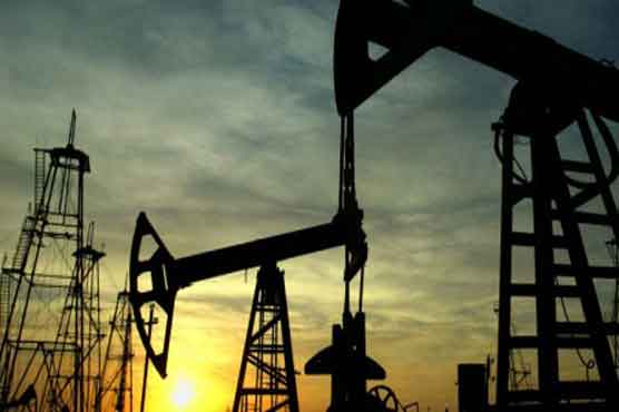 Oil falls below $93 ahead of US growth data 