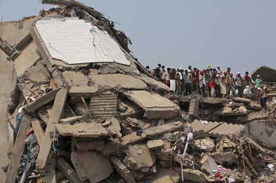 Bangladesh rescuers find 19 alive in building 