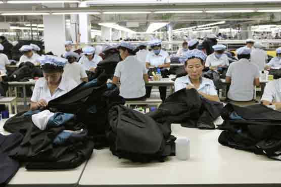 SKorean workers return from N Korea factory 