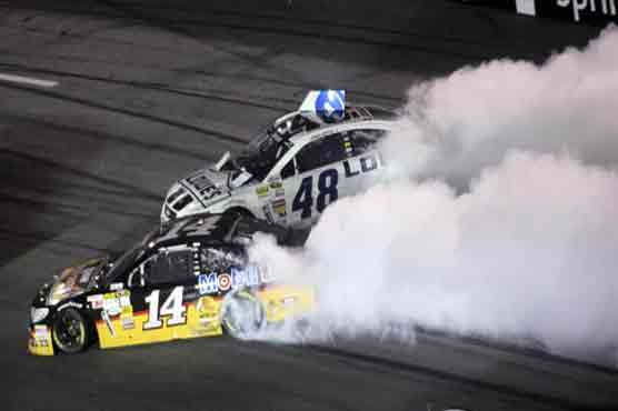 Harvick wins Richmond after 2-lap overtime sprint 