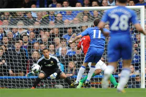 Chelsea beat Swansea 2-0 in Premier League
