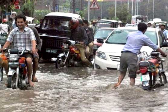 Rain in Lahore turns roads into puddles 