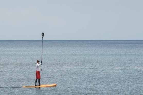 US man becomes first to paddleboard from Cuba to Florida 
