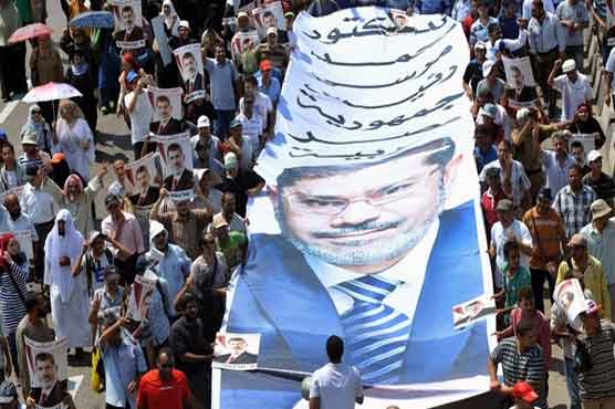 Protesters, security forces clash on Cairo