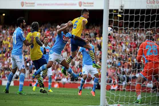 Porto beats Napoli to take Emirates Cup lead 