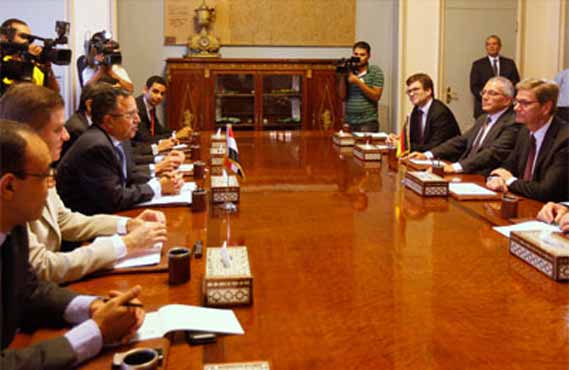 Envoys trying to end Egypt political crisis