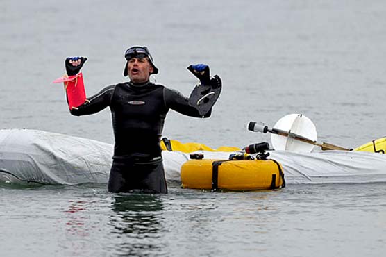 After 51 hours, man finishes swim hauling bricks