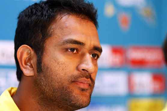 Reclusive Dhoni out of reach, even for Virat Kohli 