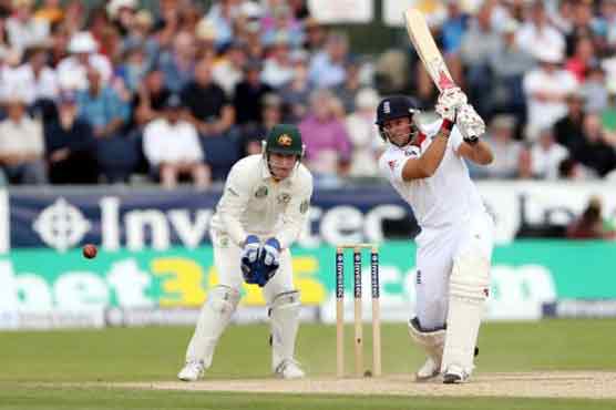 England stays on top despite Harris fireworks