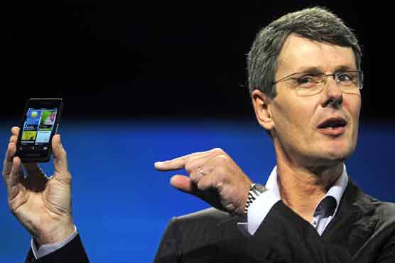 BlackBerry mulls putting itself up for sale