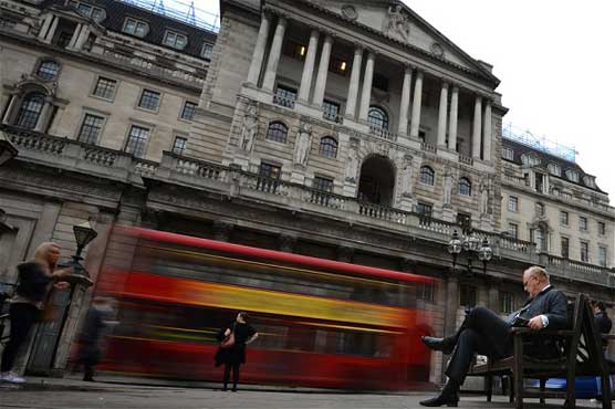 Lower airfares help UK inflation ease to 2.8 pct