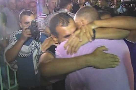 Israel frees 26 Palestinian prisoners before talks