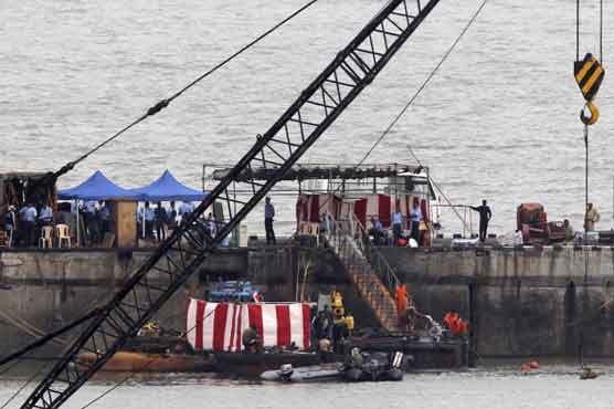 4 bodies found on Indian sub; 14 more likely dead
