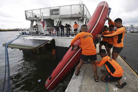 Divers search Philippine ferry for 213 missing