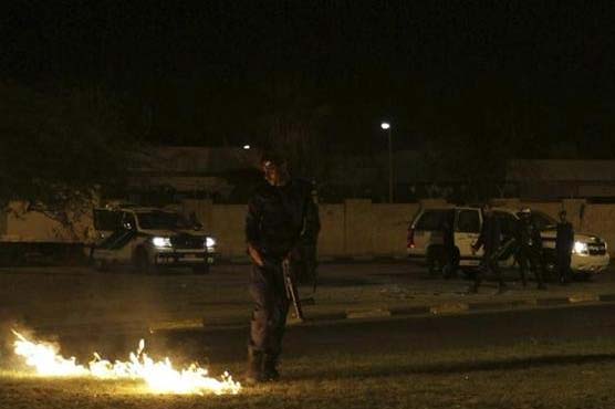 Bomb wounds 5 policemen in Bahrain