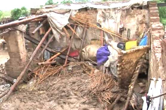 Intermittent rain continues in Lahore, four killed 