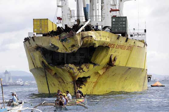 34 dead, dozens missing in sunken Philippine ferry 