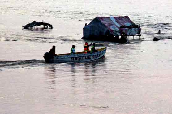 Flood woes persist as more dykes burst 