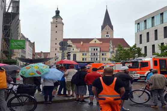 Man takes three hostages at city hall in Germany